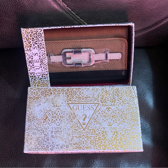 Unused Multi color Guess wallet - Picture 3 of 9